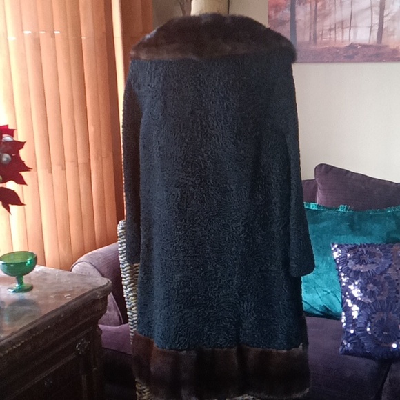 Vintage black curly Lamb 🐑 mink collar coat - Picture 3 of 7